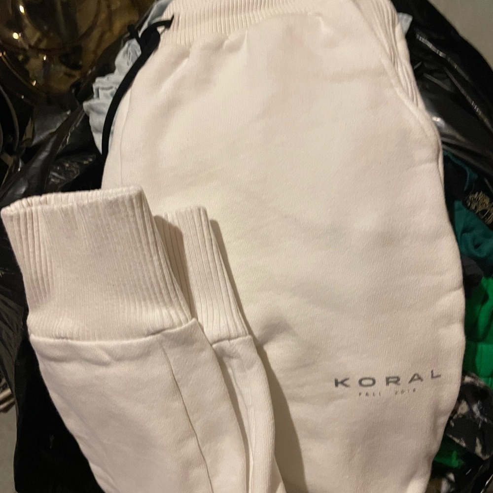 Koral Ribbed White Apparel